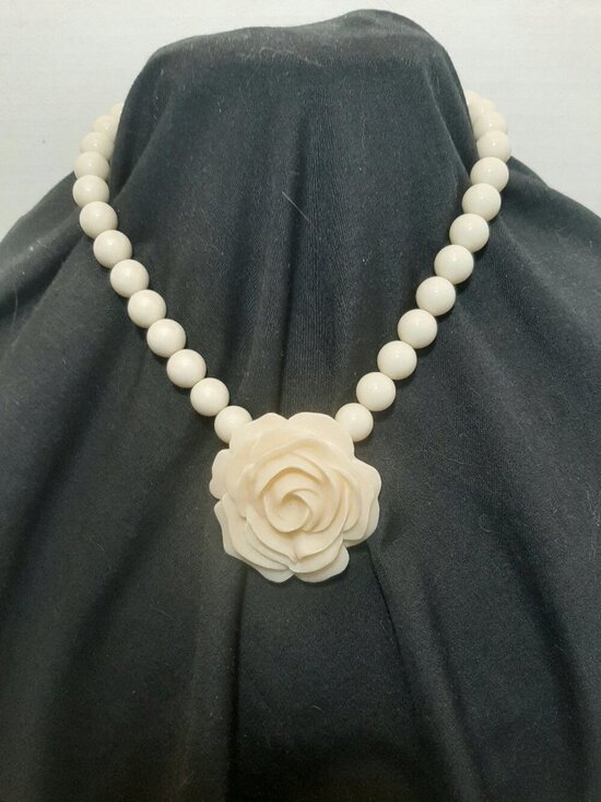 Jewelry - 1980's Acrylic necklace with carved Rose. Right on trend.